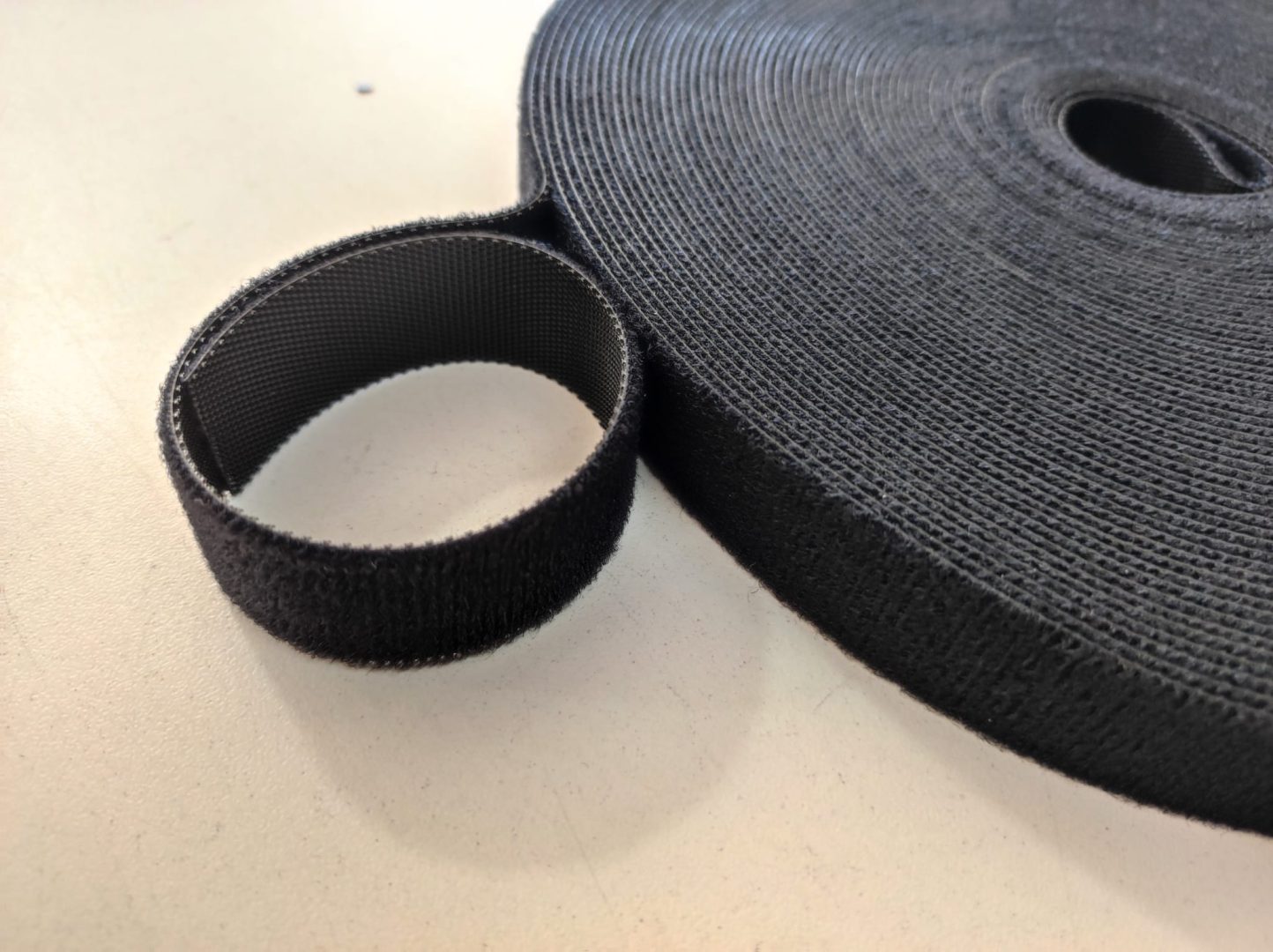 Rollo de velcro para cables de red Tecnología